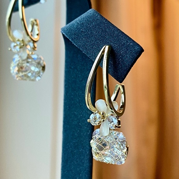 Elegant Gold crystal Drop Earrings - Picture 2 of 5